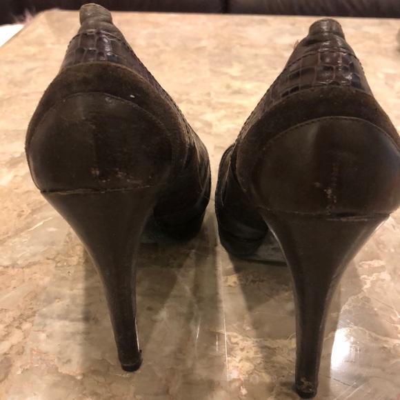 Peep toe pumps - Picture 3 of 3